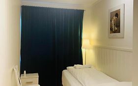Arctic Inn, Cozy Single Bed Private Room In A Shared Apartment With Stunning Tromso Views