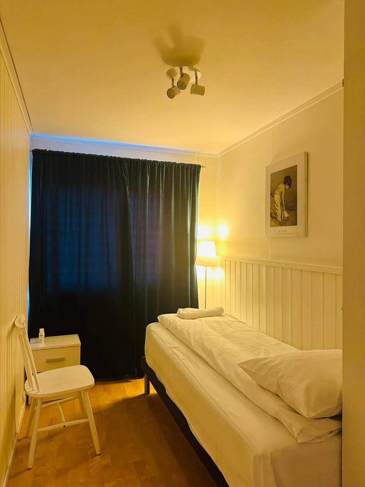 Arctic Inn, Cozy Single Bed Private Room In A Shared Apartment With Stunning Tromso Views Exterior photo